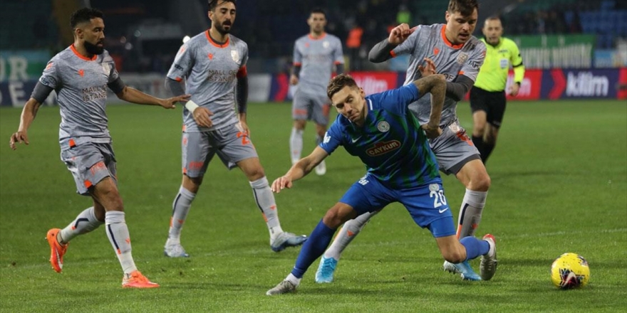 Medipol Başakşehir, Çaykur Rizespor'u Yenerek Liderliğe Yükseldi
