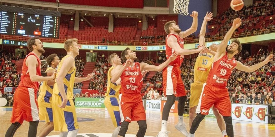 A Milli Erkek Basketbol Takımı'nın Yüzü Gülmüyor
