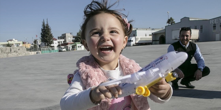 Suriye'de 'Savaş Oyunu' Oynayan Selva Türkiye'de Gerçek Oyuncaklara Kavuştu