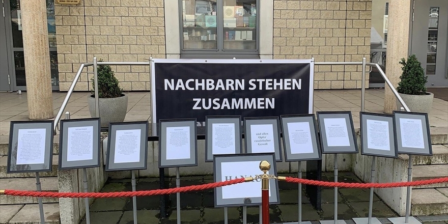 Hanau'daki Irkçı Terör Saldırısının Kurbanları Duisburg'da Anıldı