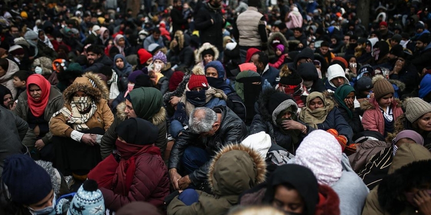 Avrupa'ya Geçmek İsteyen Düzensiz Göçmenlerin Zor Şartlardaki Bekleyişi Sürüyor