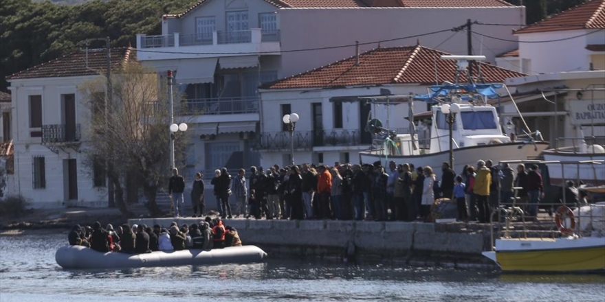 Midilli'de Aşırı Sağcılar Göçmenlerin Karaya Çıkışını Engelleyip Gazetecilere Saldırdı