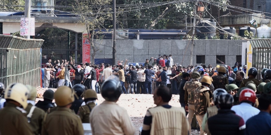 Hindistan'da Radikal Milliyetçi Hindu Çeteler Gazetecileri Hedef Alıyor