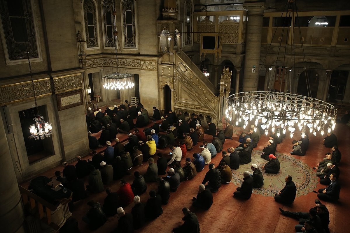 Sabah namazında Mehmetçik için Fetih Suresi