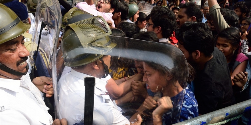 Yeni Delhi'de Vatandaşlık Yasasına Karşı Protestolarda Ölenlerin Sayısı 47'ye Yükseldi