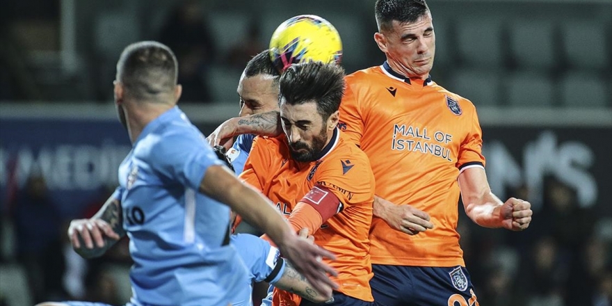 Medipol Başakşehir Liderliğini Sürdürdü