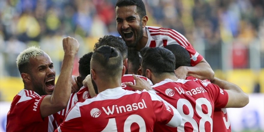 Sivasspor Zirve Yürüyüşünü 'Boş' Geçmeden Sürdürüyor