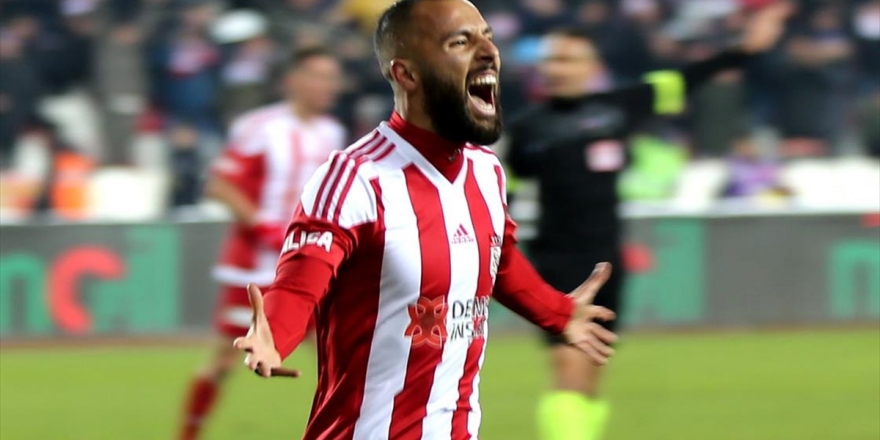 Sivassporlu Yasin Öztekin Şampiyonluğa İnanıyor