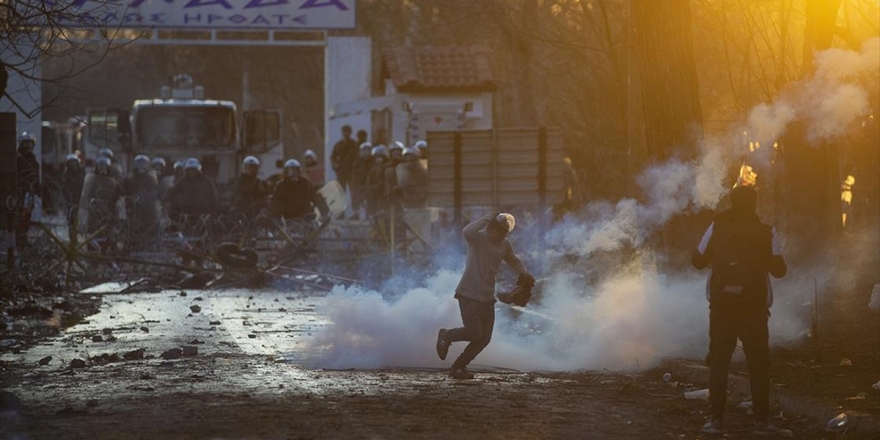 AB 'den Yunanistan'ın Sığınmacılara Karşı Plastik Mermi Kullanmasına Yeşil Işık