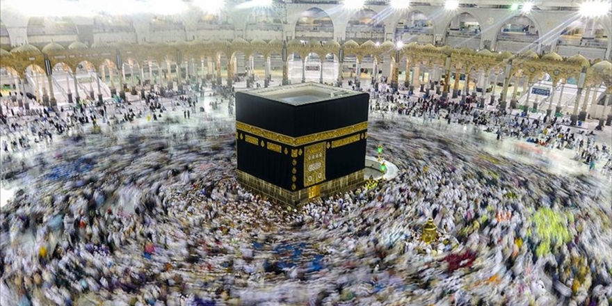 Suudi Arabistan Kabe'yi Tavaf İçin Yeniden Açtı