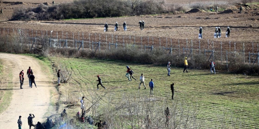 Yunanistan Sığınmacıların Umuduna 'Ateş' Ediyor