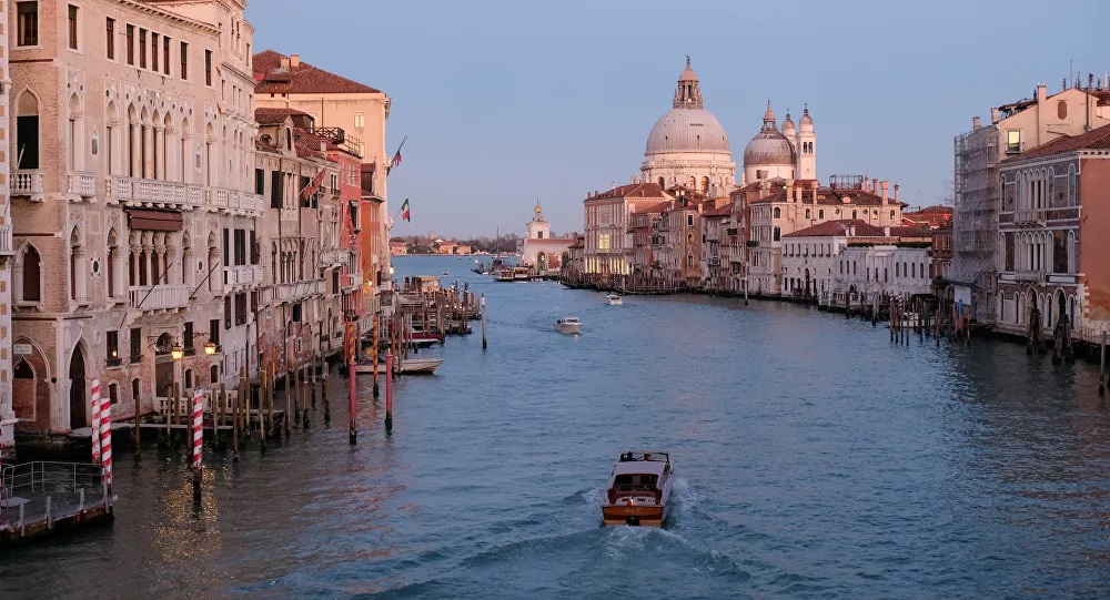 İtalya'da Milano'nun içinde olduğu Lombardiya Bölgesi ve Venedik dahil 14 kent karantina altına alındı