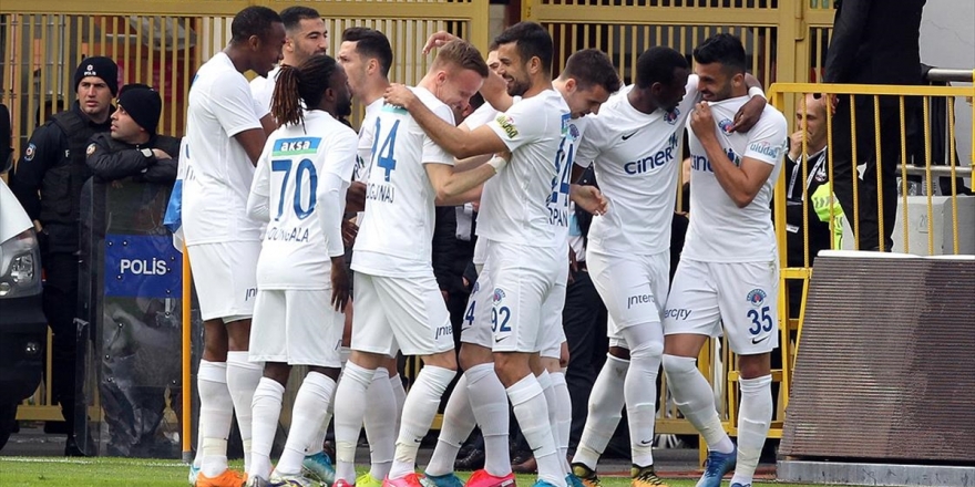 Kasımpaşa Evinde Farklı Kazandı