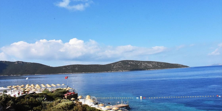 Bakan Ersoy'dan Antalya'da Dünyaya Örnek İki Halk Plajı Müjdesi