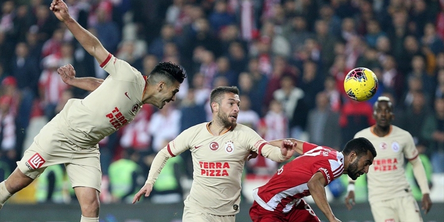 Radamel Falcao Kalitesini Göstermeye Başladı