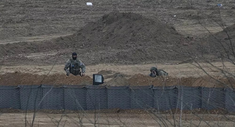 Yunanistan hudut birlikleri sınır hattına siper kazıyor