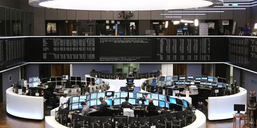 Avrupa Borsaları, İtalya'dan Gelen Kovid-19 Haberlerinin Etkisiyle Günü Düşüşle Kapattı