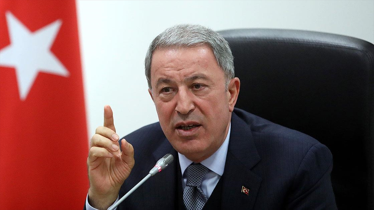 Milli Savunma Bakanı Akar: Koronavirüse Karşı Askerlerimiz Belli Bir Süre Hafta Sonu İzne Çıkmayacak