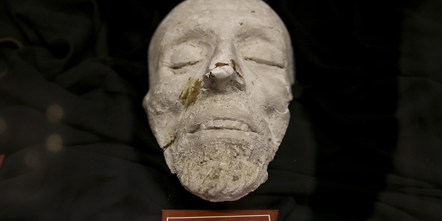 İstiklal Şairi'nin 'Binbir Manalı' Maskı Şahsi Eşyalar Sergisi'nde