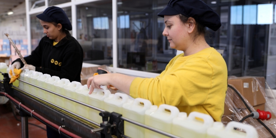 Kolonya Üreticileri Gece Gündüz Çalışarak Talebi Karşılamaya Çalışıyor