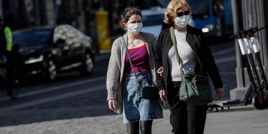 Avrupa Ülkeleri Kovid-19'la Mücadele Etmeye Çalışıyor