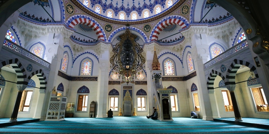 Almanya'da Kovid-19 Nedeniyle Vakit Namazları Cemaatle Kılınmayacak