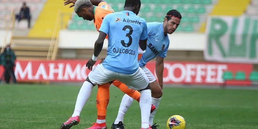 Gaziantep Fk Deplasmanda Taraftarını Üzüyor