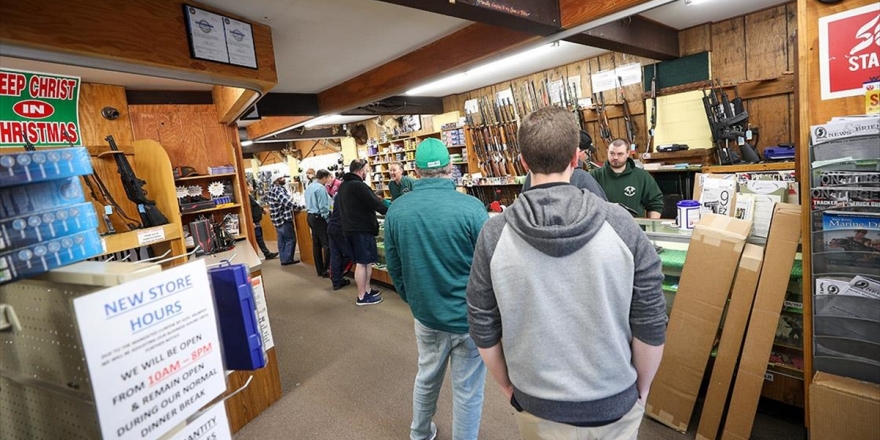 ABD'de Kovid-19 Salgını Silah Satışlarını Artırdı