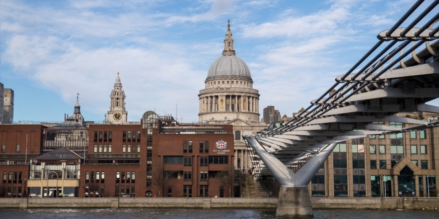 İngiltere'de Yeni Bir Karara Kadar Okullar Kapatıldı