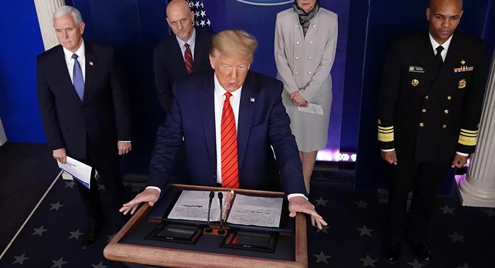 Trump'ın virüs notları: 'Korona'nın üzerini çizip 'Çinli' yazdı