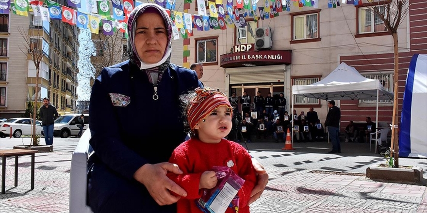 Diyarbakır Annelerinden Demir: Kızım Annen 200 Gündür Burada Seni Bekliyor