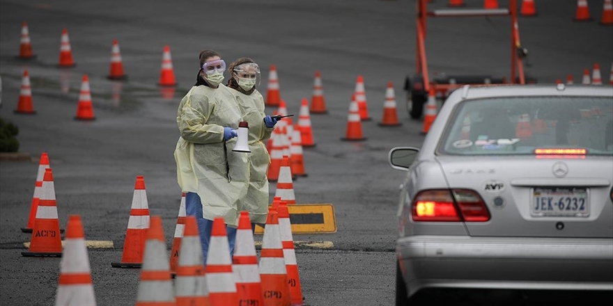 ABD'liler Arabadan İnmeden Yapılan Kovid-19 Test Merkezlerine Yöneldi
