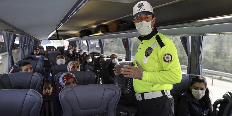 Polisten Yolcu Otobüslerine Koronavirüs Denetimi