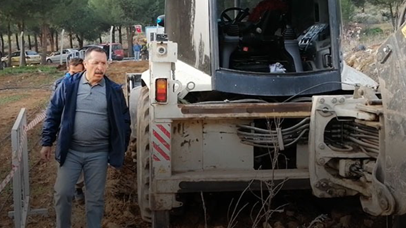 Pamukkale Üniversitesi Rektörü, yerli tohum üretim tarlasına dozerle daldı, iki profesörü tartakladı!