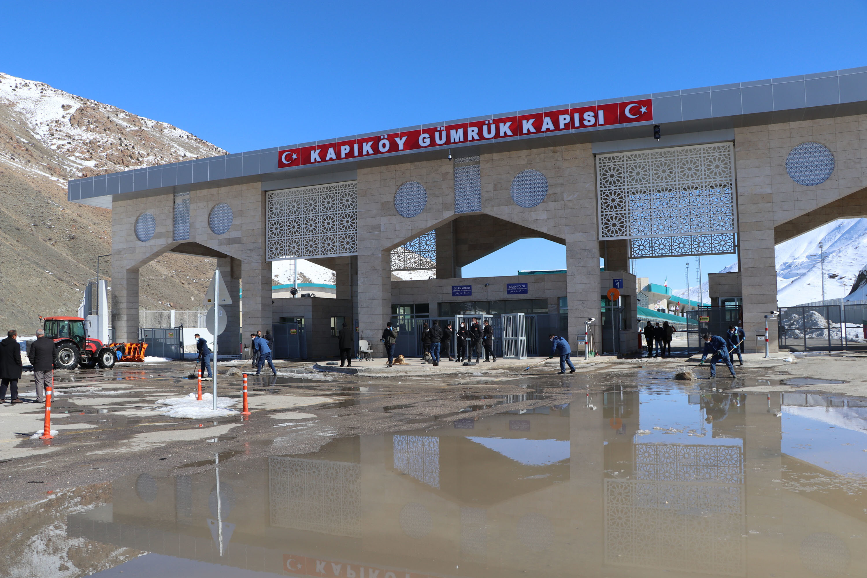 Türkiye bir sınırını daha kapattı