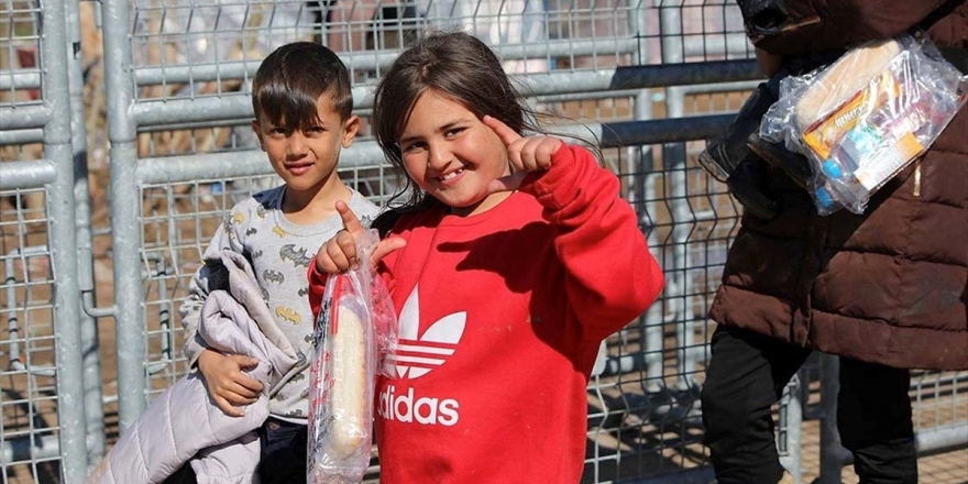 Sığınmacılar 27 Gündür Yunanistan'ın Kapıyı Açmasını Bekliyor