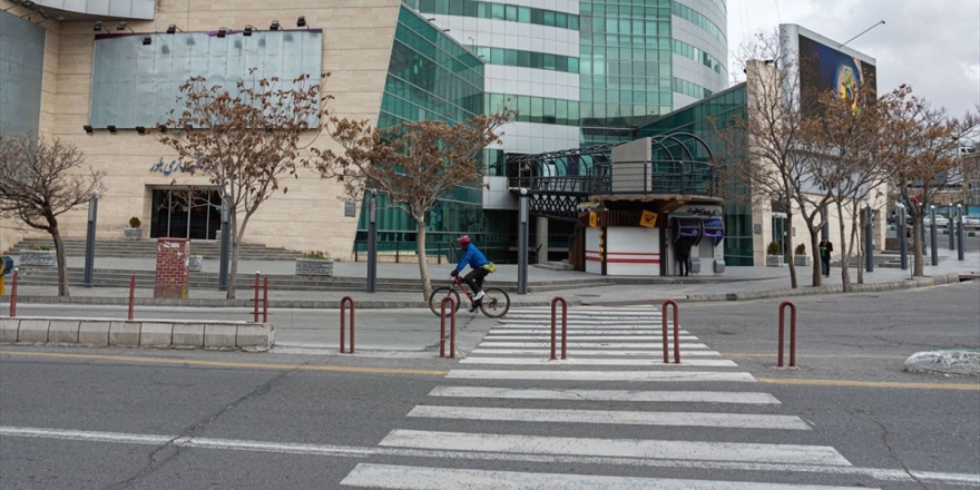 İran'da Koronavirüs Tedbirleri Kapsamında Şehirlerden Çıkışlar Yasaklandı