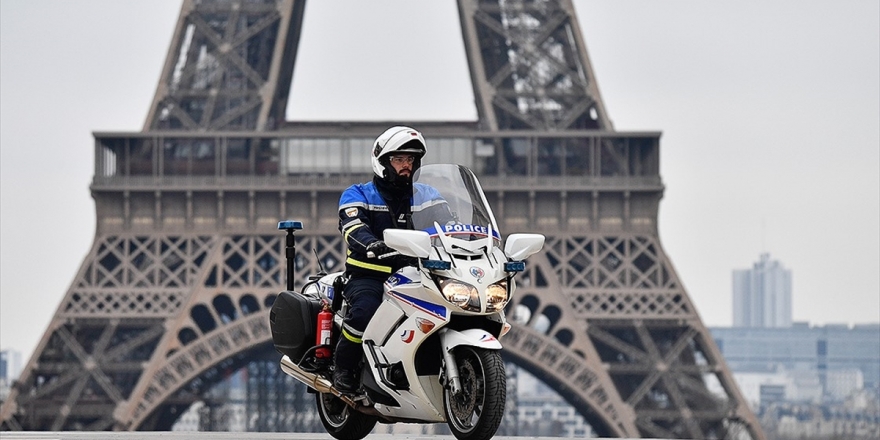 Fransa'da Polisler De Maske Yetersizliğine Tepki Gösterdi