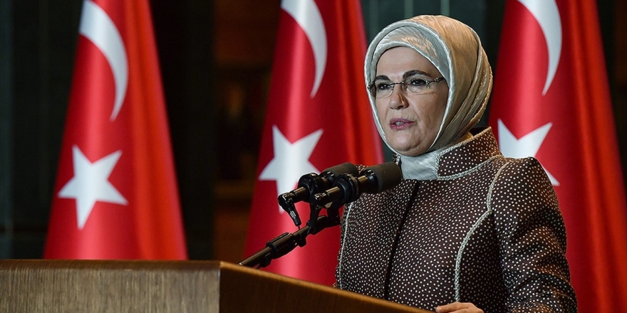 Emine Erdoğan'dan Gençlere Yaşlıları Korumak İçin Dayanışma Çağrısı