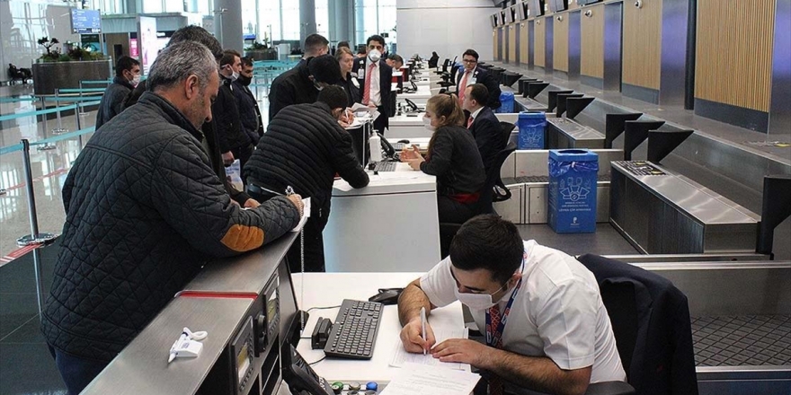 İstanbul Havalimanı'nda İç Hat Yolcularının Seyahat İzin Belgesi İçin Başvuruları Başladı