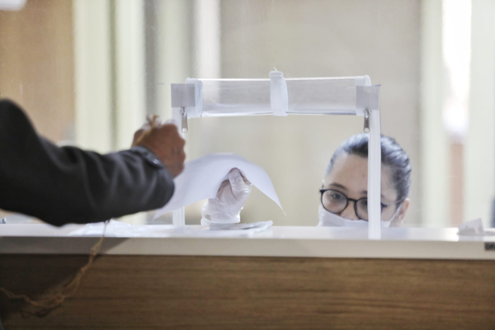 Aydın Büyükşehir Belediyesi veznelerine koronavirüs önlemi