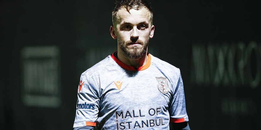 Medipol Başakşehir Kaptanı Edin Visca'dan 1000 Aileye Gıda Yardımı