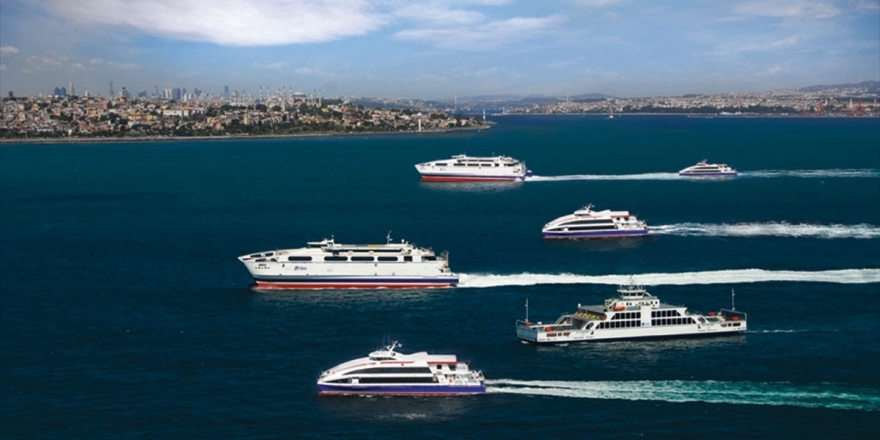 İstanbul'da Deniz Otobüsü Ve Feribot Seferleri Durduruldu