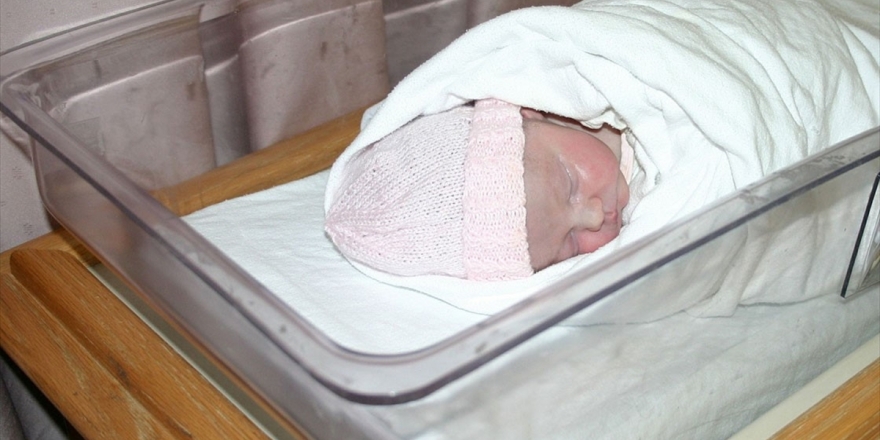 İran'da Yeni Doğan Bebekte Kovid-19 Tespit Edildi