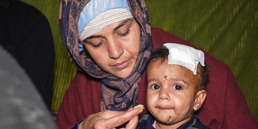 Rusya'nın İdlib'deki Tavuk Çiftliği Saldırısında 6 Kayıp Veren Aile Yardım Bekliyor