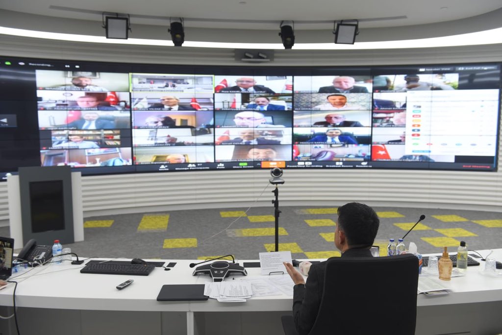 Bakan Pakdemirli: COVİD-19'la top ve tüfekle savaşılmıyor