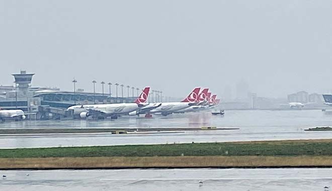 Atatürk Havalimanı’nda büyük yoğunluk yaşanıyor