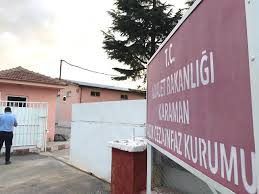 Karaman'daki gardiyanlar siren sesleri ve alkışlarla karantinaya alındı