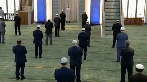 Diyanet cuma namazı kıldırmaktan vazgeçti