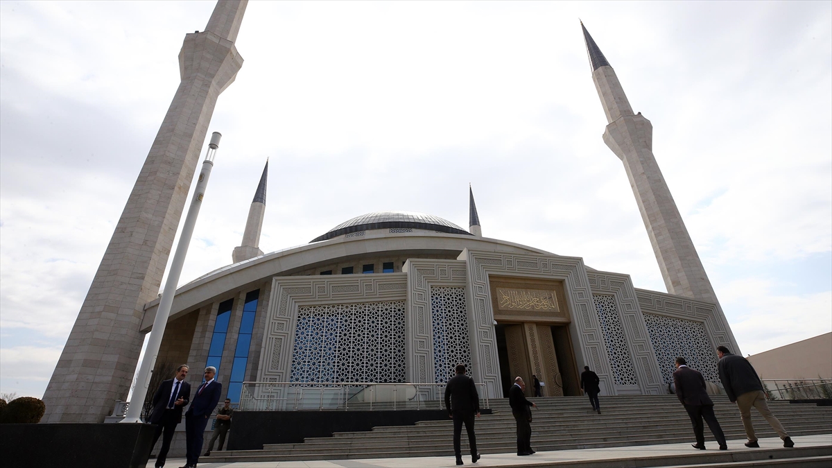 Diyanetten Cuma Namazı Açıklaması